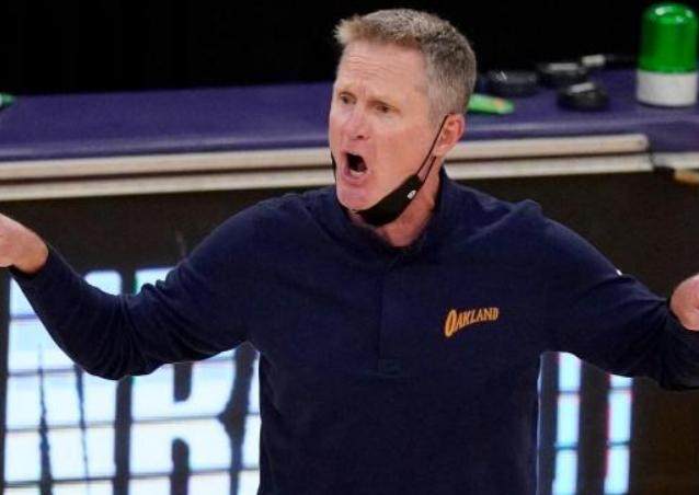 九游体育下载-格林心不在焉防守低迷 汤普森9记三分难救勇士