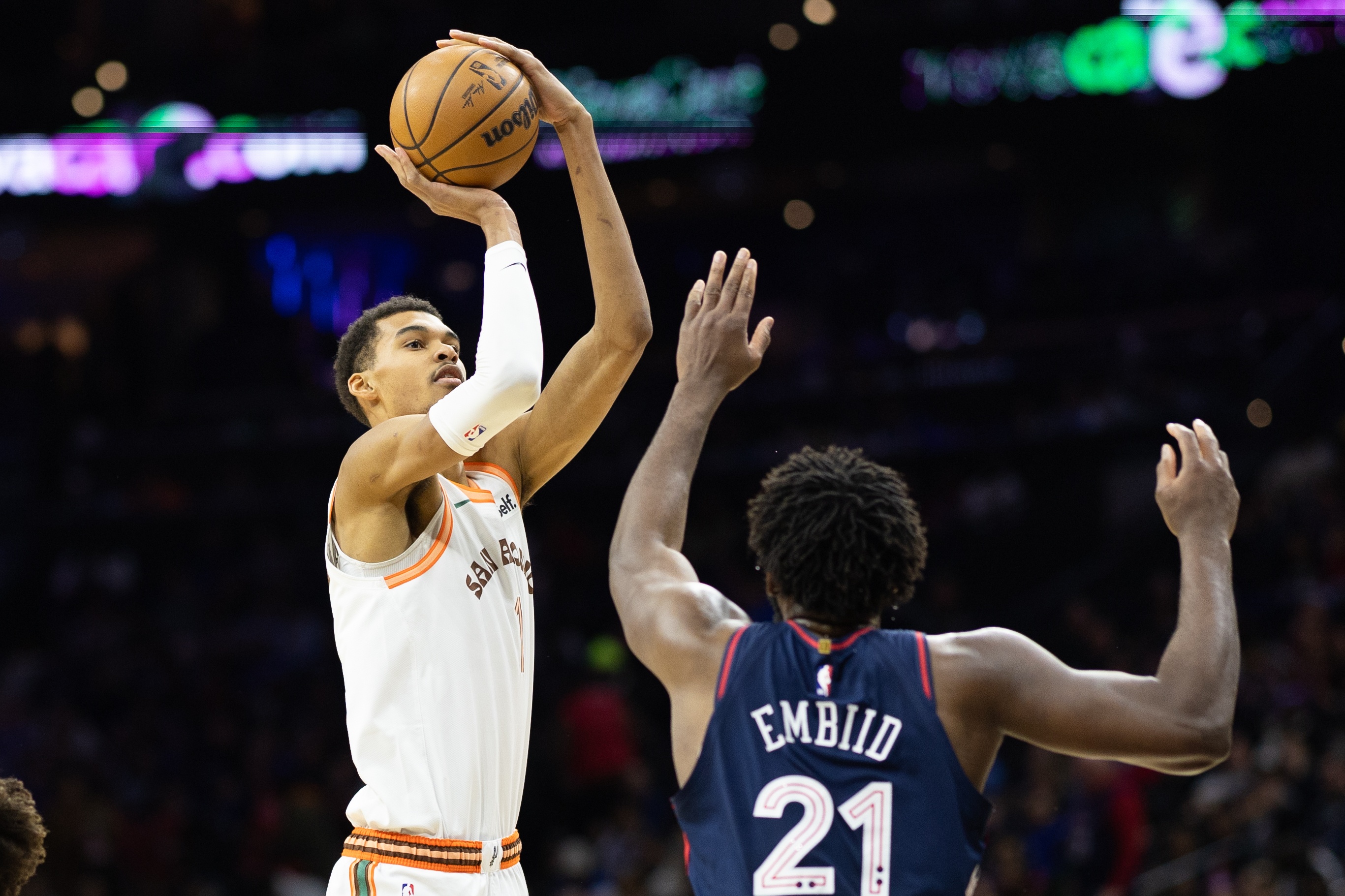 九游体育下载-巴图姆:恩比德说文班无法打破盖帽纪录 因没人敢在他面前投篮